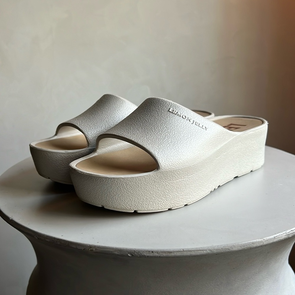 Lemon Jelly Platform Slides in Sunny Warm Grey